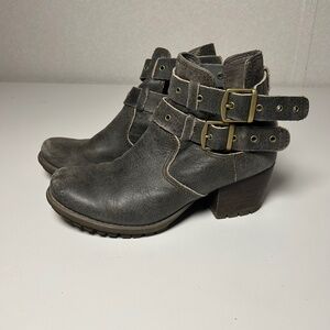 cat caterpillar "tora" women's heeled brown/gray leather buckle bootie US size 9
